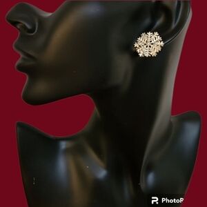 3/$30 VTG Silvertone Rhinestone Christmas Snowflake Post Earrings